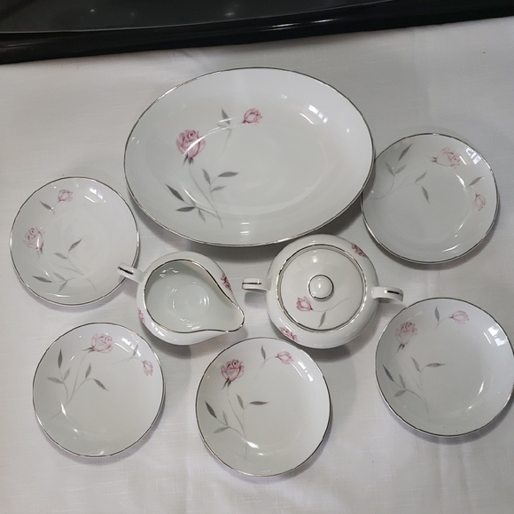 KNIGHT CREST Other - Rose Pattern Find Porcelain "Japan Innocence" 1977-1985